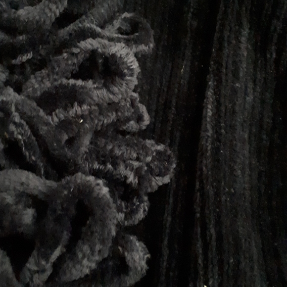 Toques & Scarves - Picture 2 of 4